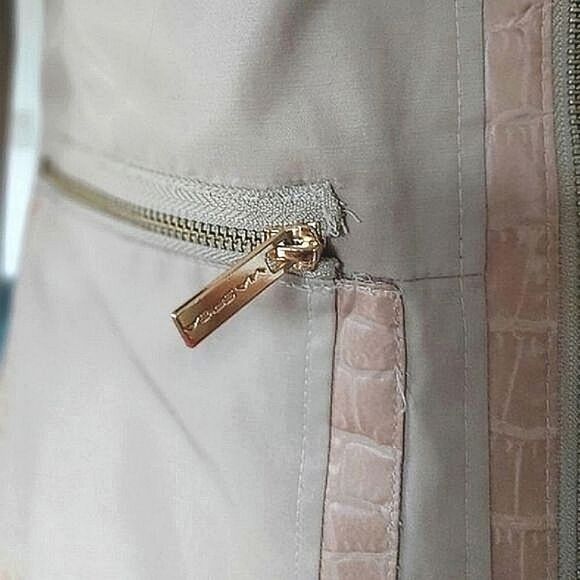 Via Spiga waterproof sand tone rain trench size XS - Picture 10 of 16